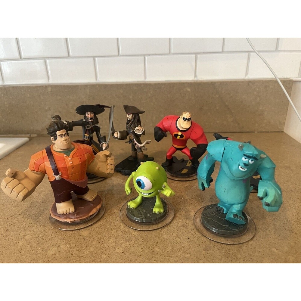 Disney Infinity Mixed Lot Of 7 Figures Pirates, Incredibles, Monsters Inc. Etc